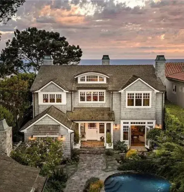 A Beautiful House In San Clemente With Clean Windows A Beautiful House In San Clemente With Clean Windows